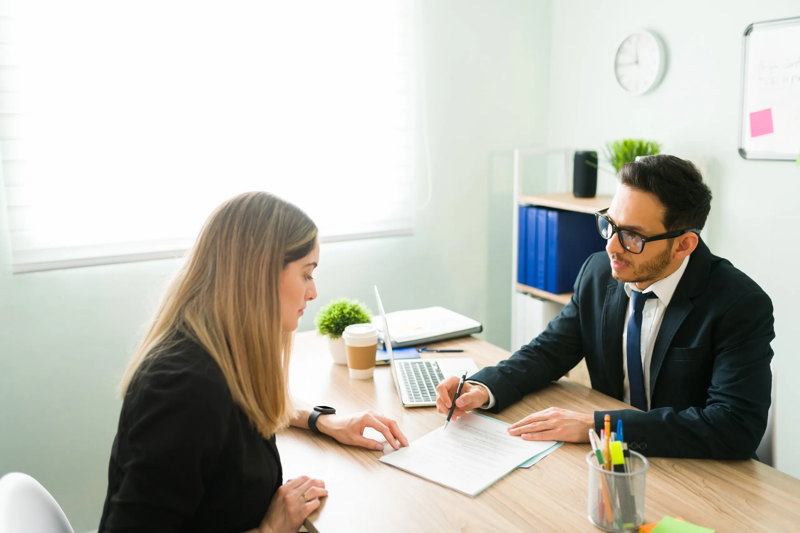 Psicólogo forense en Granada realiza entrevista para psicodiagnóstico